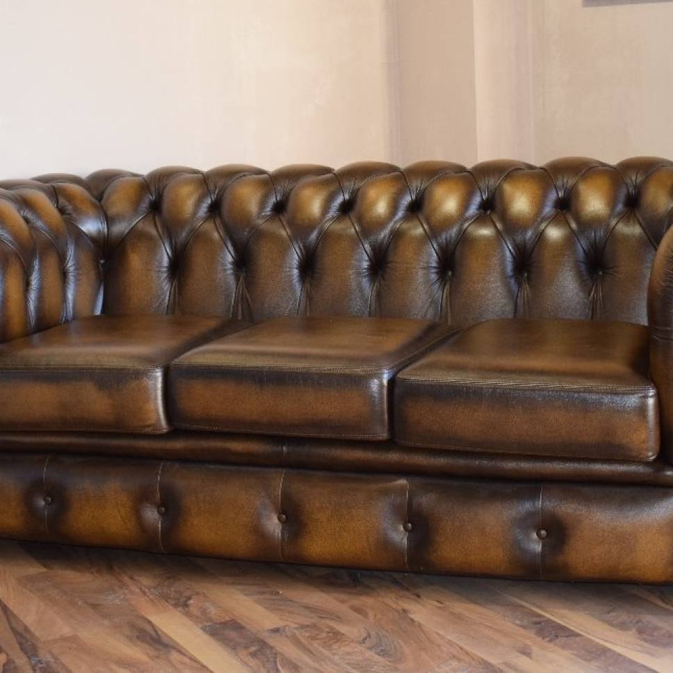 Chesterfield 3er Sofa in Antik Gold