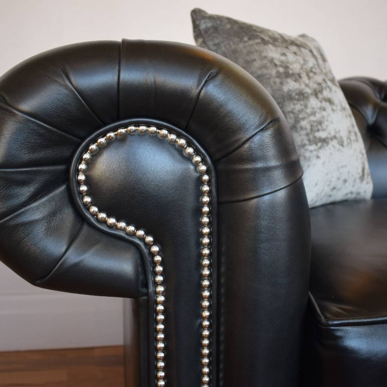 Chesterfield Sofa Raleigh in Old English Black