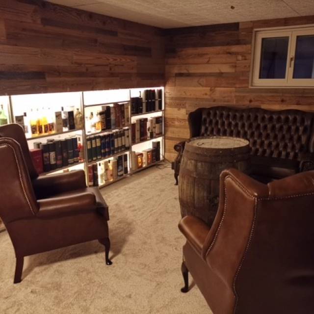 Chesterfield Hochlehner Sofa und Sessel in der Whisky Lounge