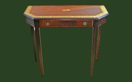 Flurtisch, konisch zulaufende Beine, 1 Schublade